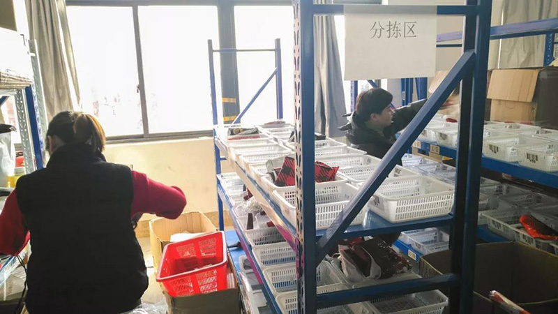 向老外出口圣誕用品，浙江義烏商人年銷數(shù)千萬
